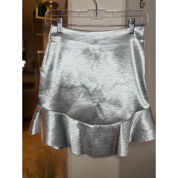 H&M silver metallic mini skirt with Flounced Hem Size 4 - Picture 2 of 4
